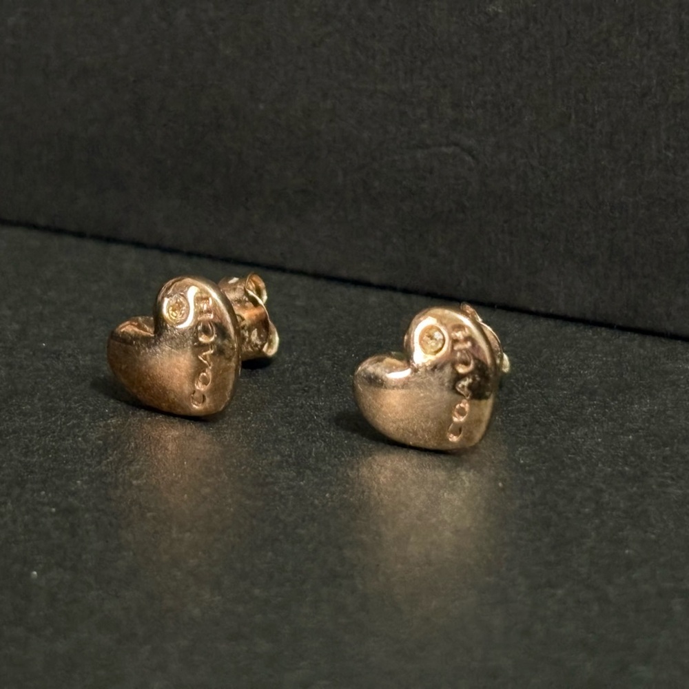 Heart-Shaped Rose Gold Earrings - Picture 3 of 3
